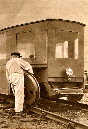 Fig. 4. – Le changement d'une roue munie d'un pneu-rail