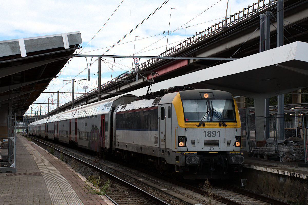HLE 1891 SNCB • INTERCITY 4515 CHARLEROI-CENTRAL > ANTWERPEN-CENTRAAL/ANVERS-CENTRAL