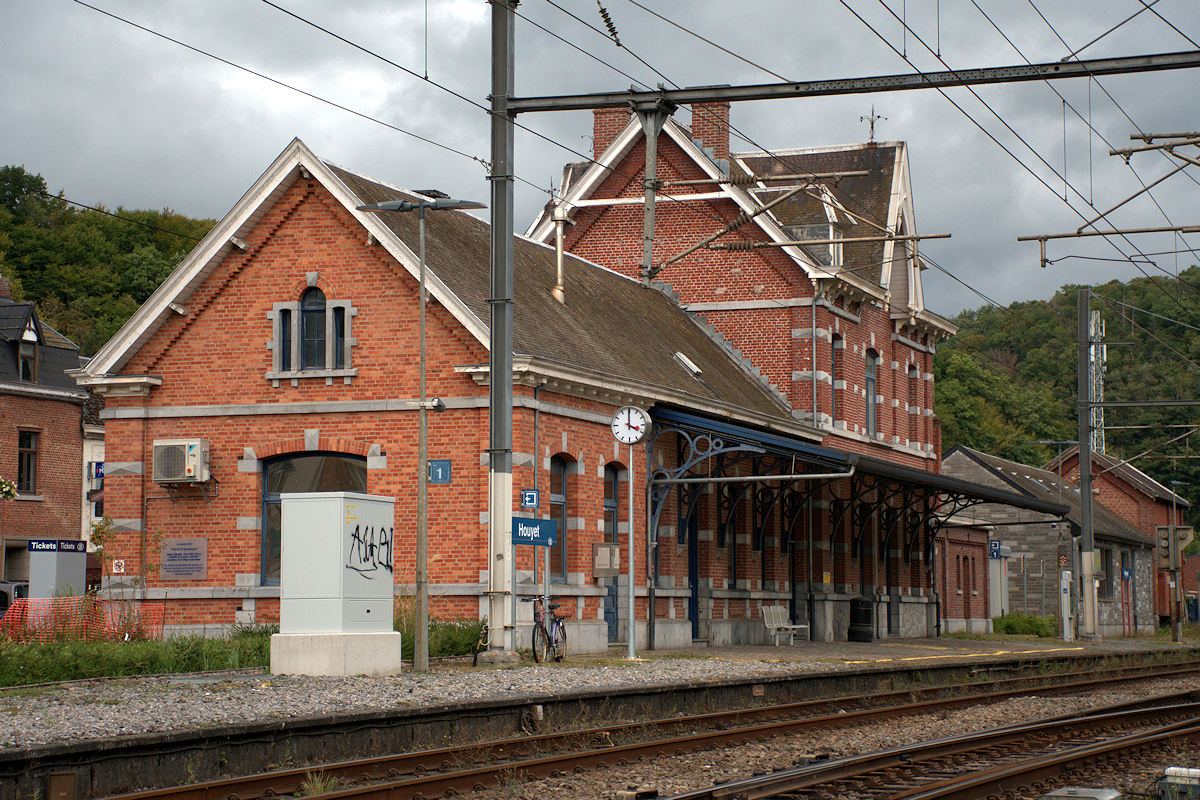 HOUYET • BÂTIMENT VOYAGEURS