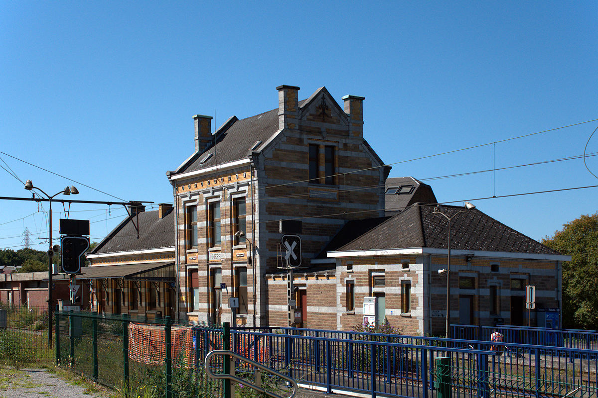 JEMEPPE-SUR-SAMBRE • BÂTIMENT VOYAGEURS