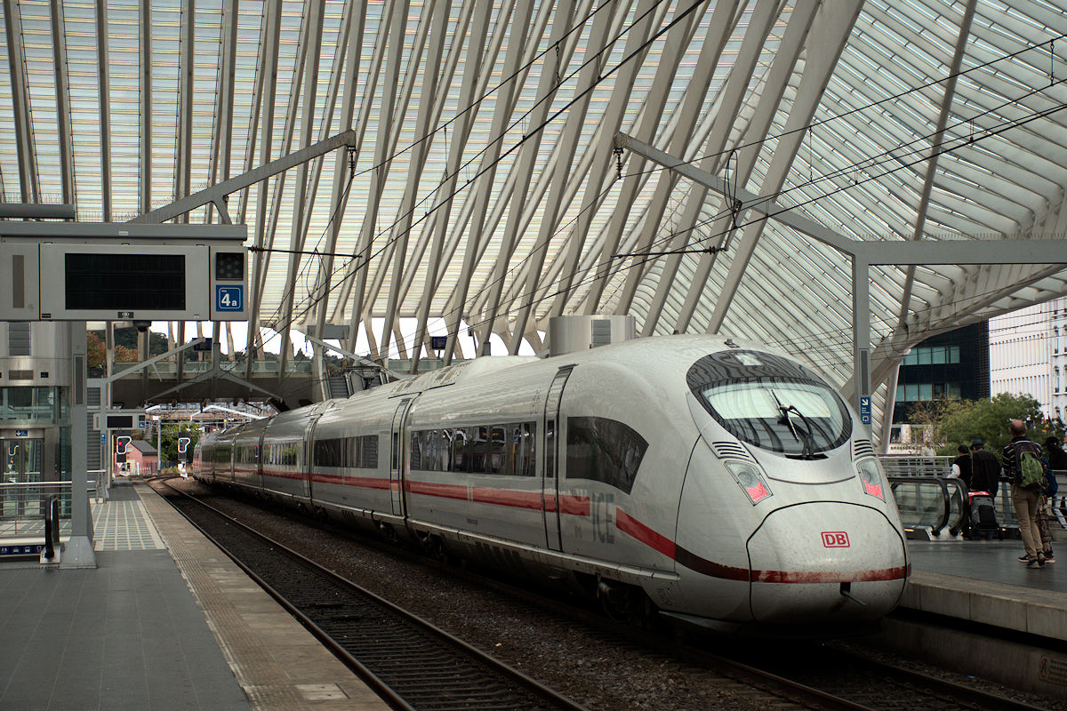 SÉRIE 408 DB • 8010