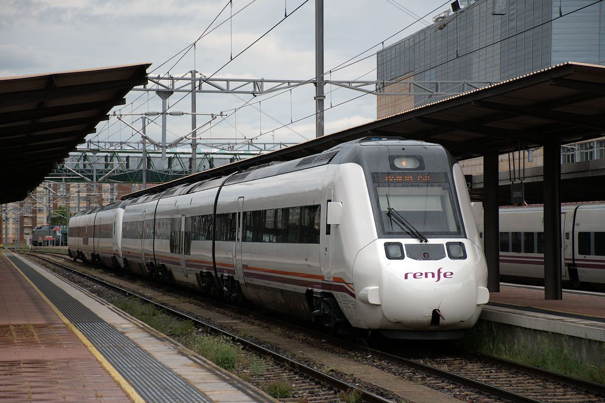 SÉRIE 599 RENFE • MEDIA DISTANCIA 18902 SALAMANCA > MADRID-PRINCIPE PÍO