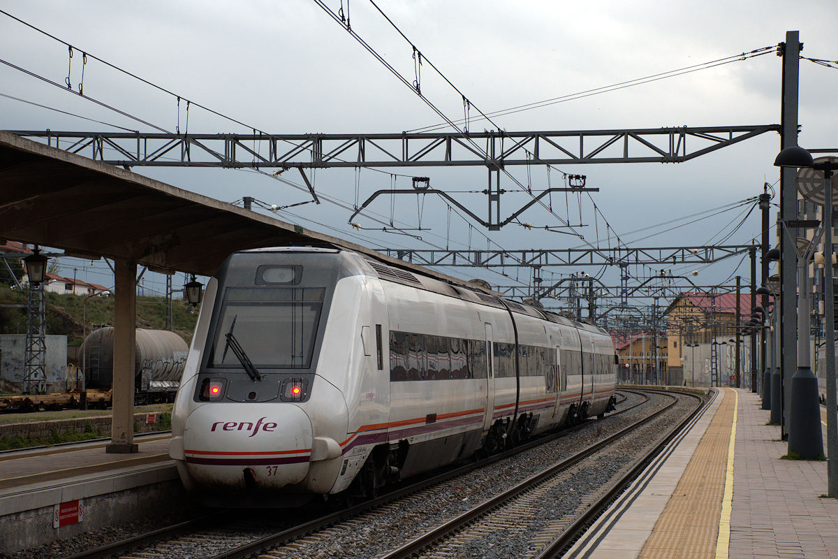 SÉRIE 599 RENFE • MEDIA DISTANCIA 18904 SALAMANCA > MADRID-PRINCIPE PÍO