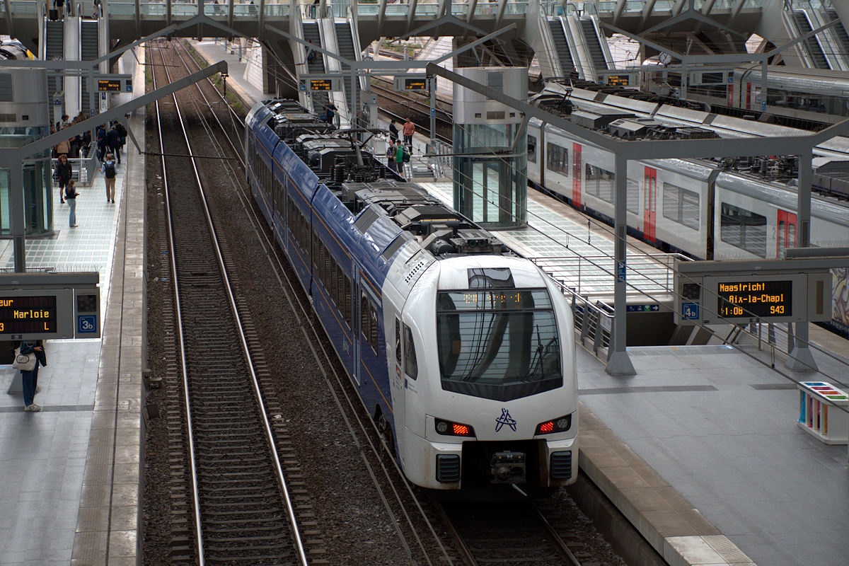 STADLER FLIRT ARRIVA • 554