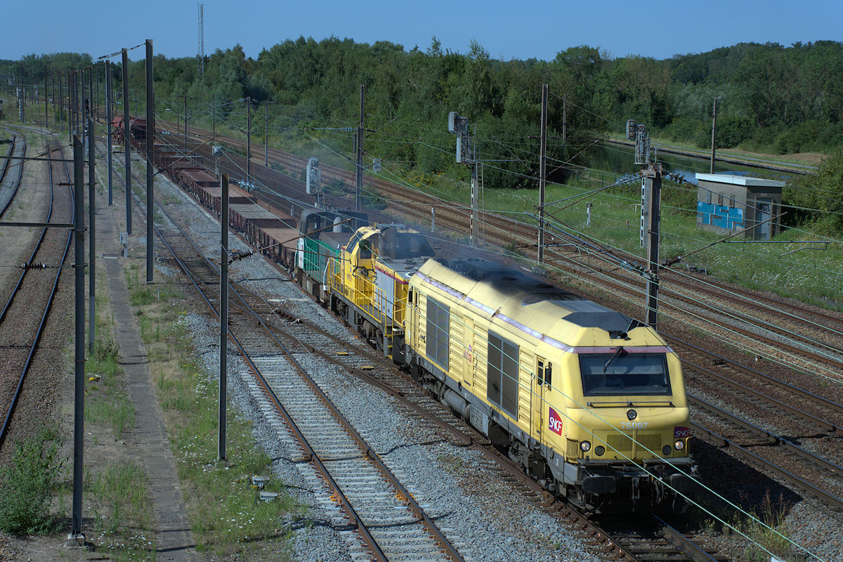 BB 75097 SNCF RÉSEAU + BB 66075 SNCF RÉSEAU + Y 8238 SNCF RÉSEAU