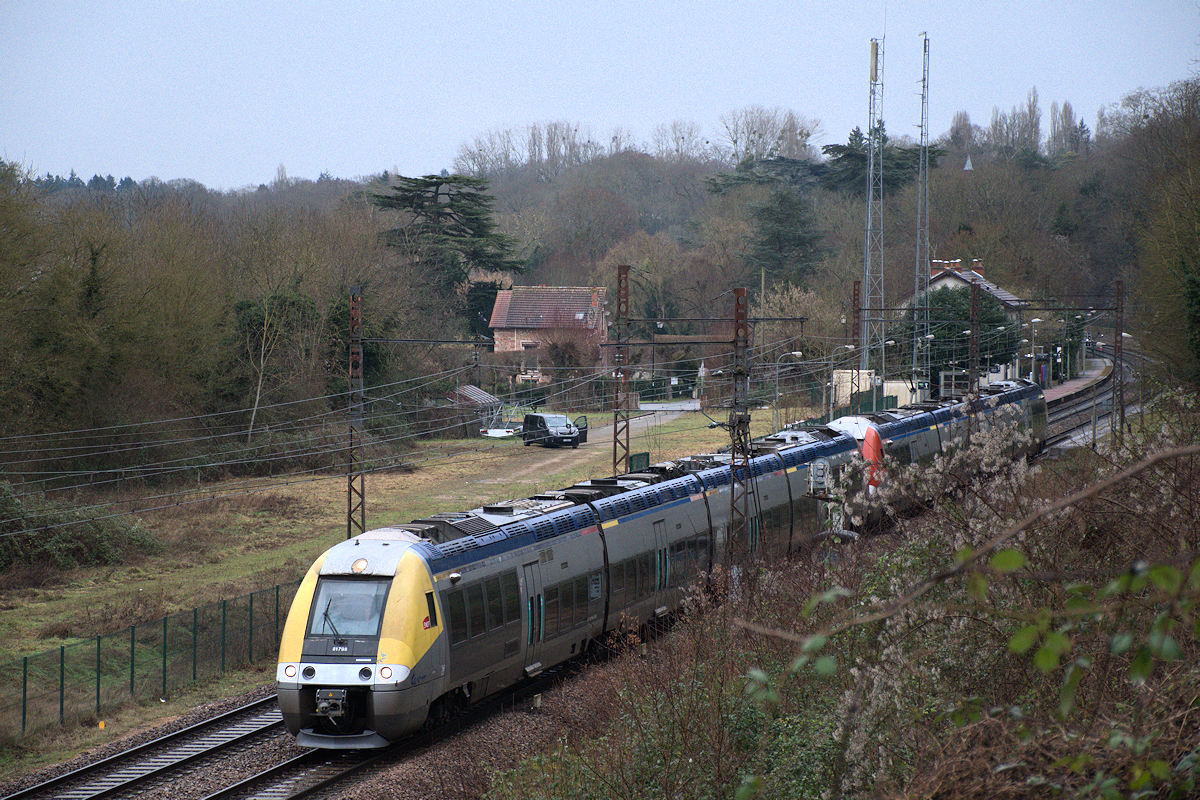 B 81798 BOURGOGNE-FRANCHE-COMTÉ + B 81865 BOURGOGNE-FRANCHE-COMTÉ