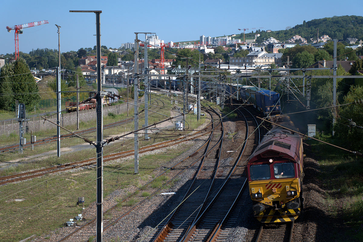 CLASS 66 • 66033 DB CARGO