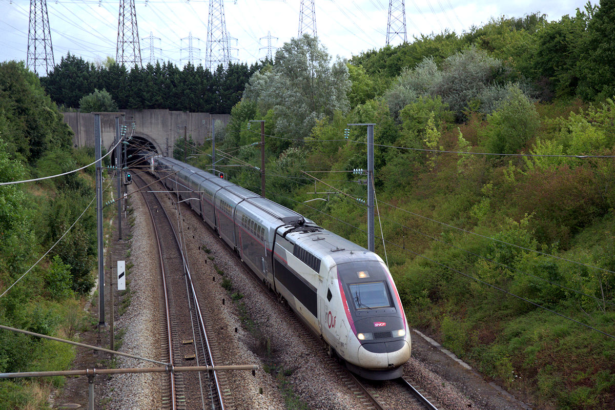 TGV 880