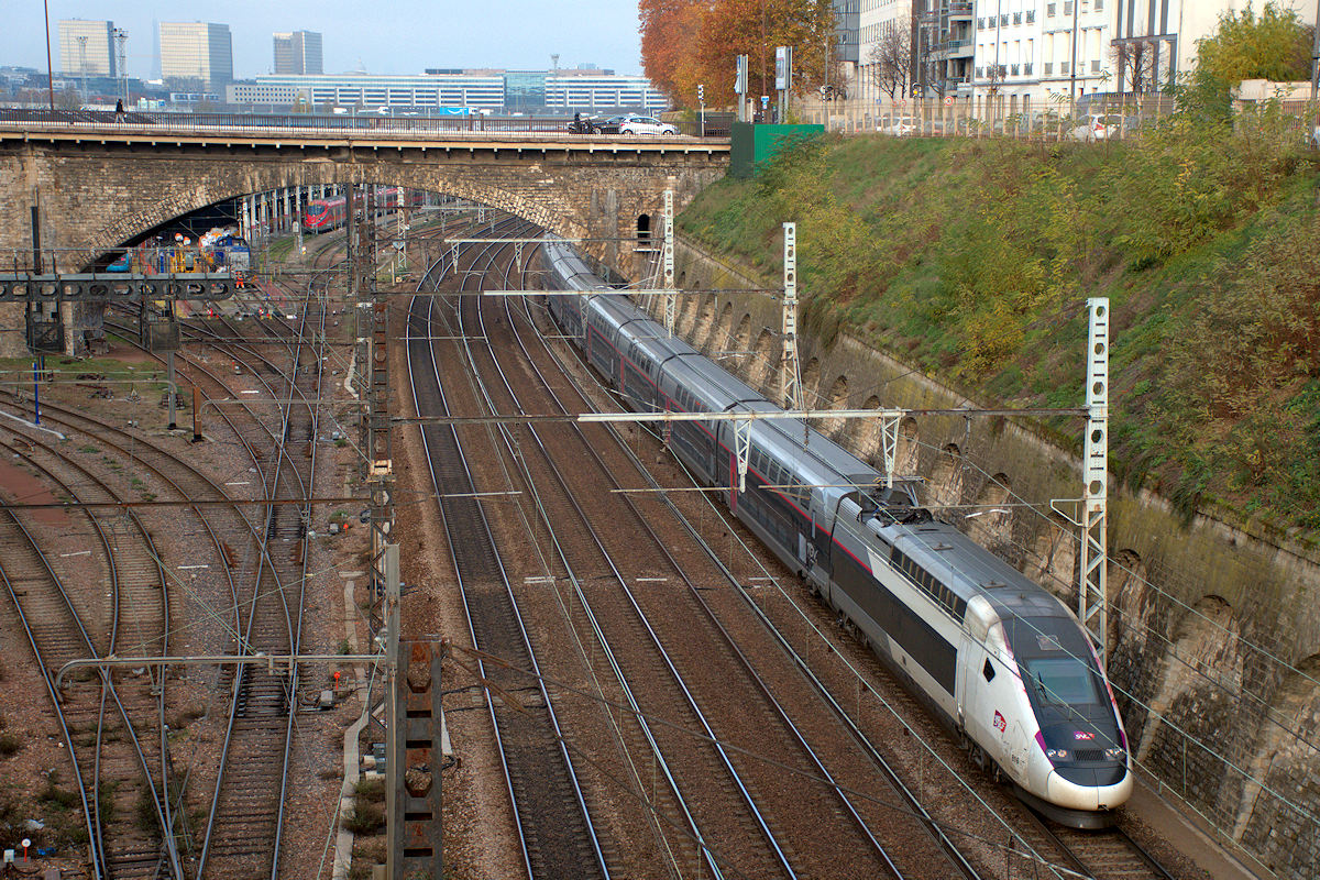 TGV 818