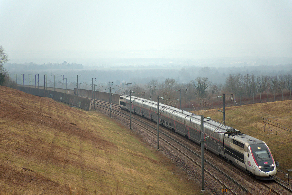 TGV 825