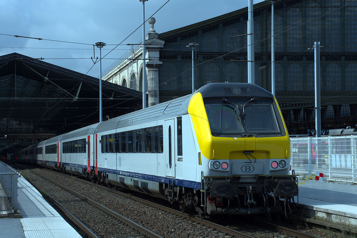 VOITURE PILOTE BDbfpm (61 88 80-90 011-2 B-SNCB)