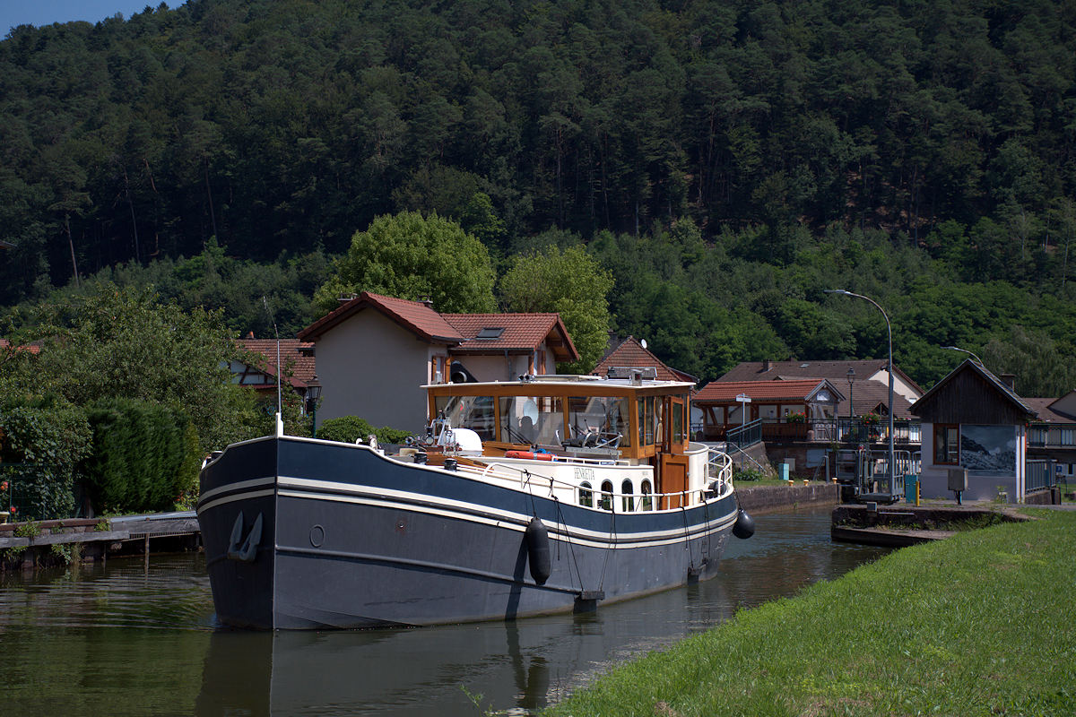 ÉCLUSE 21 DE LUTZELBOURG ÉCLUSAGE DE L'« HENRIETTA »